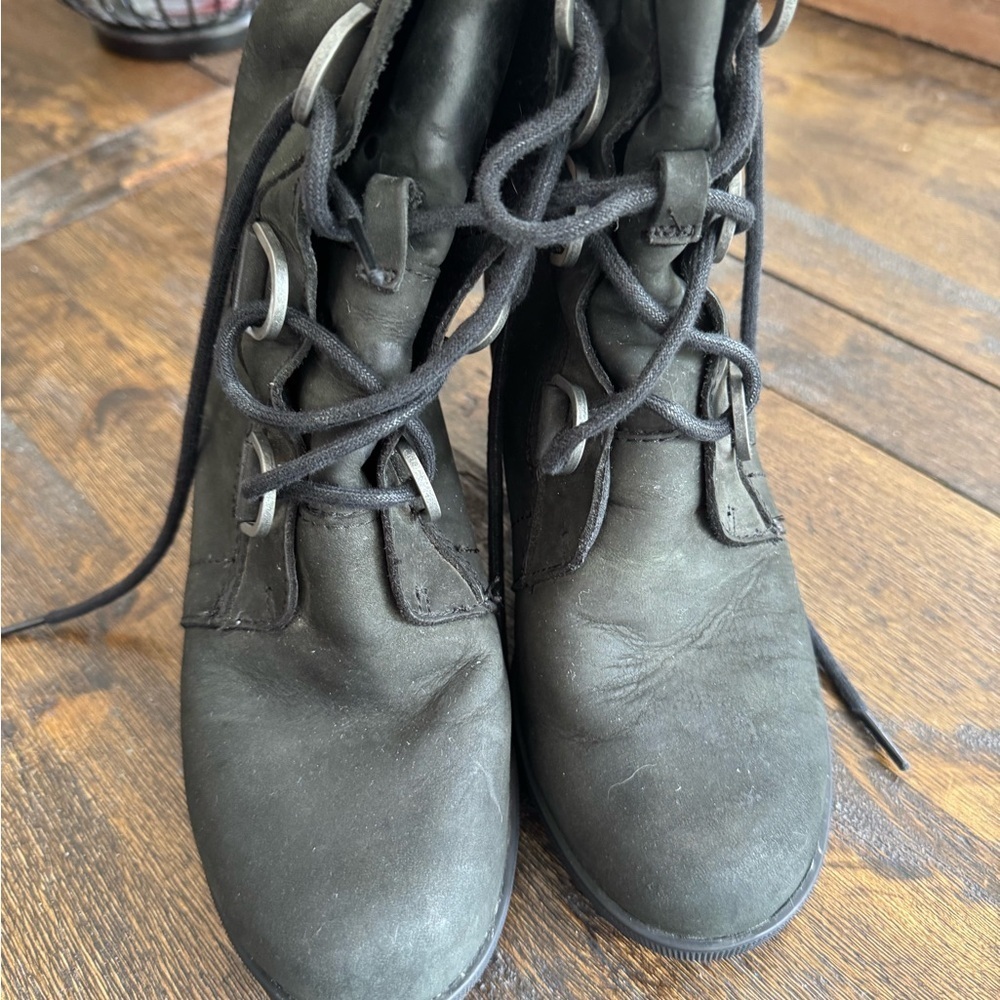 Sorel Women's Gray Boots size 6 Joan of arch wedge II - Picture 7 of 8